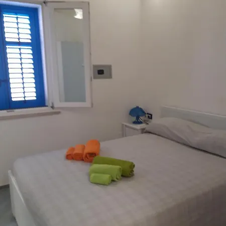 Il Cortiletto Su Levanzo *